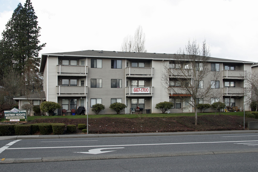 Eastman Heights Apartments in Gresham, OR - Building Photo