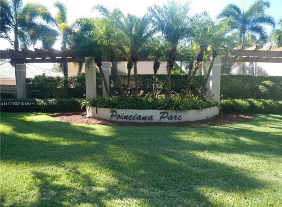 233 Maple Terrace in Davie, FL - Building Photo