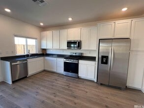 7919 Schist Rd in Sparks, NV - Foto de edificio - Building Photo