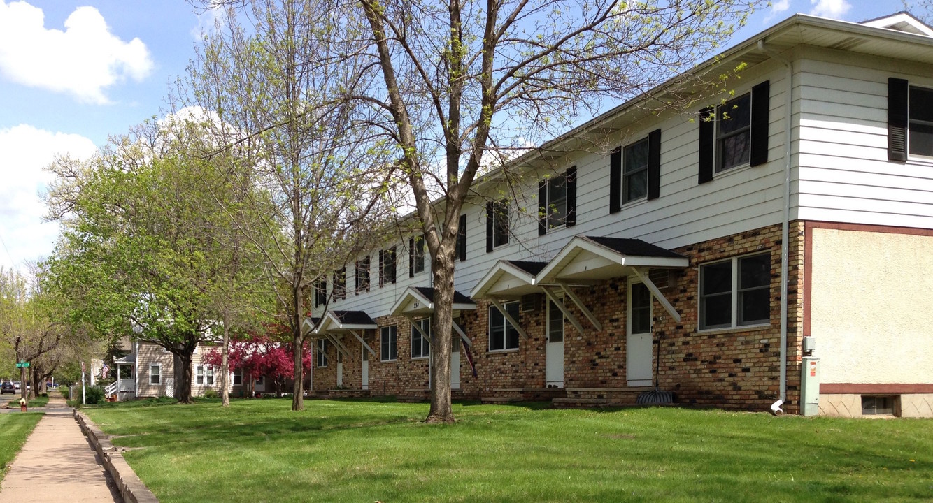 334 4th St N-Unit -Unit B in Hudson, WI - Building Photo