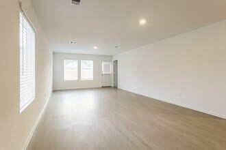 605 Craven St in Montgomery, TX - Building Photo - Building Photo