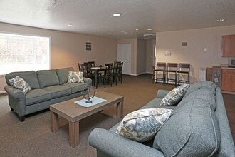 FAIRMONT HILLS APARTMENTS in Fairmont, WV - Foto de edificio - Building Photo