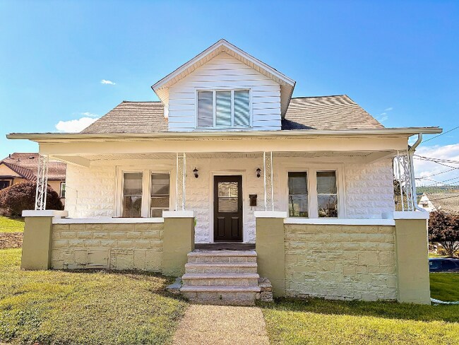 863 N Rebecca Ave in Scranton, PA - Foto de edificio - Building Photo