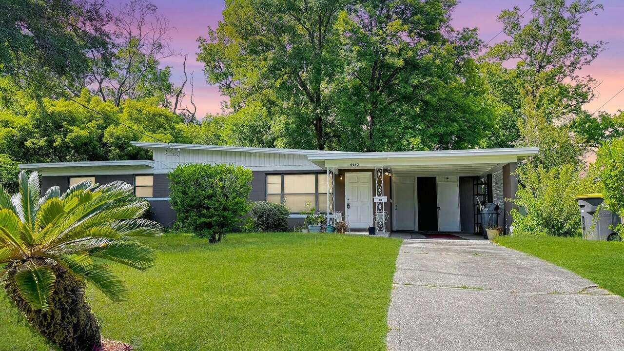 6243 Randia Dr in Jacksonville, FL - Building Photo
