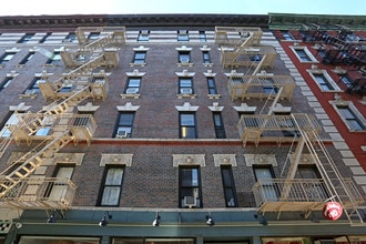 35 Bedford St in New York, NY - Building Photo - Building Photo