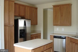 9700 Elzey Place-Unit -405 in Manassas Park, VA - Building Photo - Building Photo