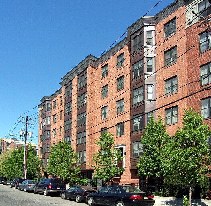 915 Madison St in Hoboken, NJ - Building Photo