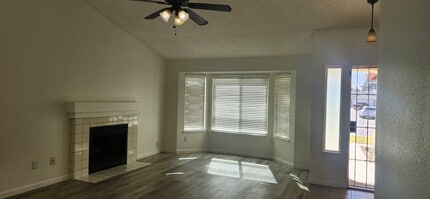 9328 Carvalho Ct in Bakersfield, CA - Building Photo - Building Photo