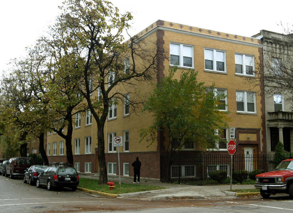 3286 W Wrightwood Ave in Chicago, IL - Foto de edificio