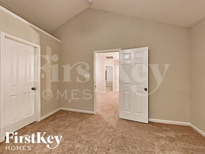 2434 Cairns Mill Court in Charlotte, NC - Foto de edificio - Building Photo