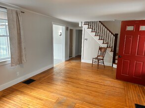 64 Spring St in Windsor Locks, CT - Building Photo - Building Photo