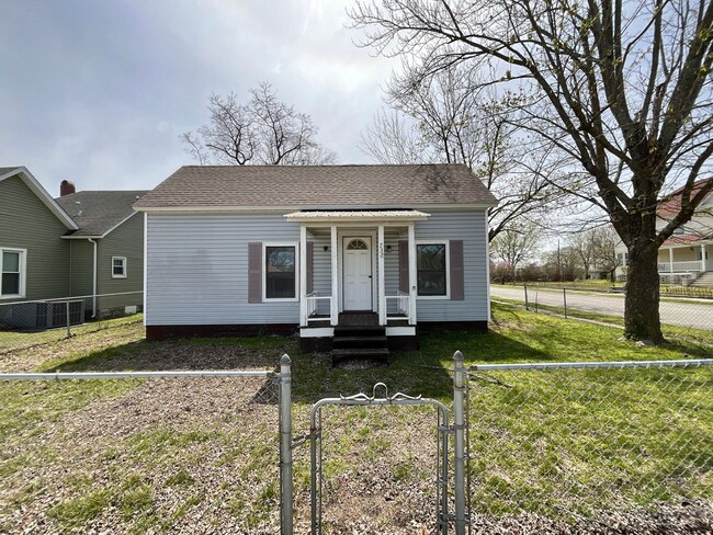 property at 732 W Daugherty St