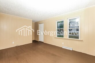 124 E Lindberg Dr in Fairborn, OH - Building Photo - Building Photo