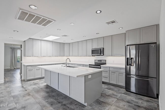 5859 E Thomas Rd in Scottsdale, AZ - Building Photo - Building Photo