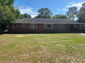 1235 E Ave in West Columbia, SC - Building Photo
