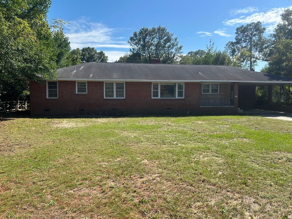 1235 E Ave in West Columbia, SC - Foto de edificio