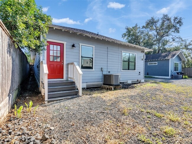 4730 Bell St in Houston, TX - Building Photo - Building Photo