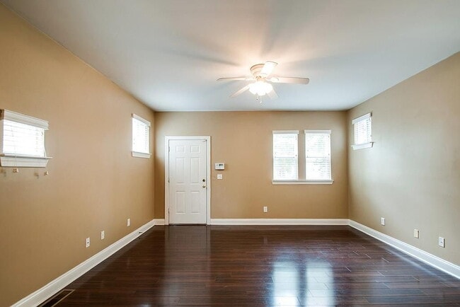 property at 928A 33rd Ave N