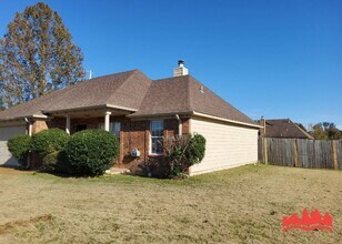 3936 Bittersweet Dr in Memphis, TN - Building Photo - Building Photo