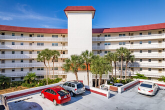 Villa Dora Condos in Mount Dora, FL - Building Photo - Building Photo