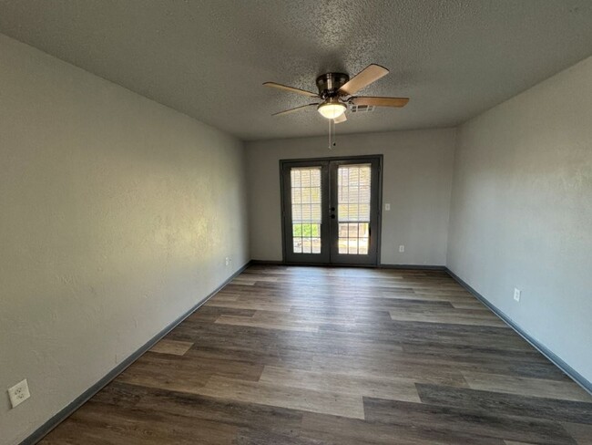 4405 SE 44th St in Del City, OK - Foto de edificio - Building Photo
