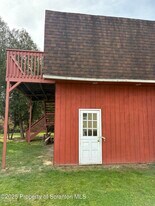 80 Worth Church Rd in Jermyn, PA - Building Photo