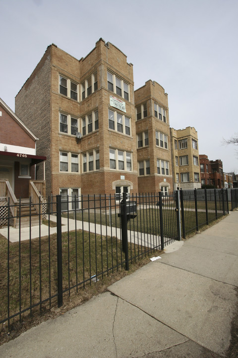 4740 W Jackson Blvd in Chicago, IL - Building Photo