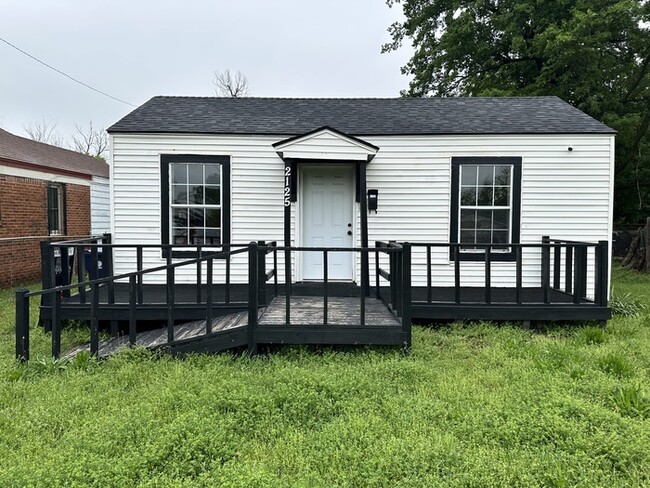 property at 2125 NE 15th St