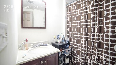 2340 N Leavitt St in Chicago, IL - Building Photo - Building Photo