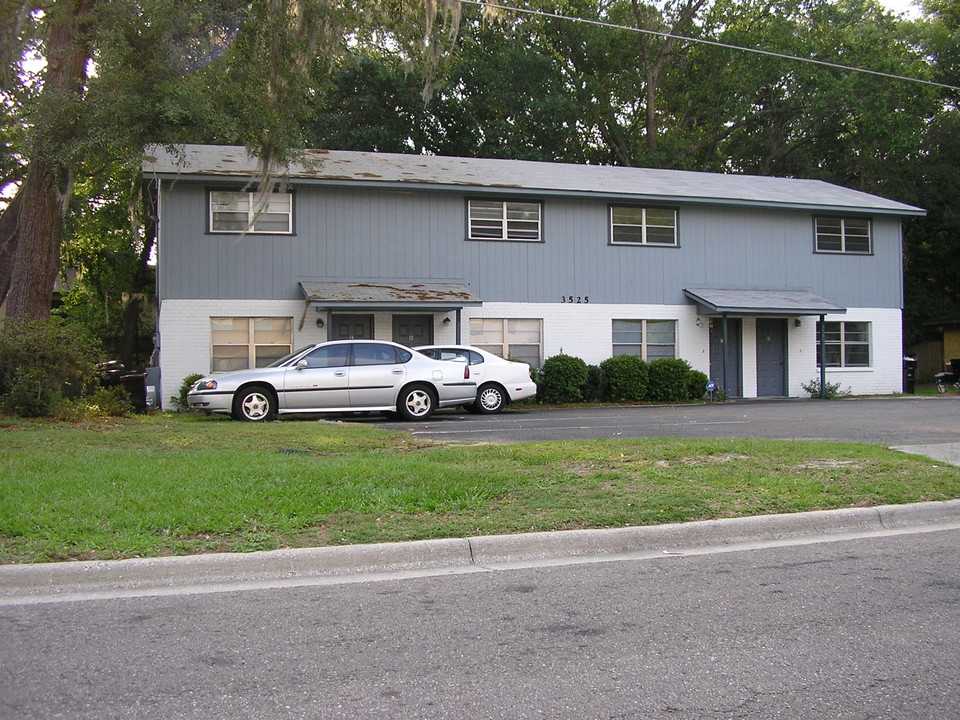 3717 SW 28th Ter in Gainesville, FL - Foto de edificio