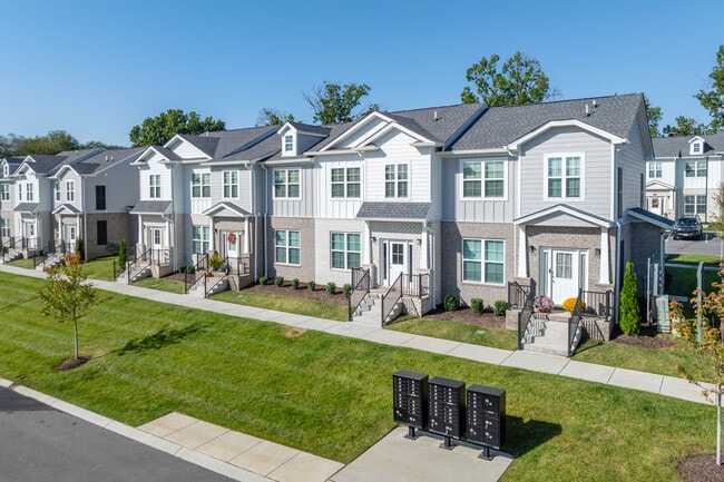 Stadium Townhomes in Hendersonville, TN - Foto de edificio - Building Photo