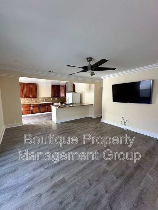 property at 2285 Santa Ana Ave