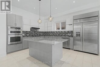 40 Marbrook St in Richmond Hill, ON - Building Photo - Building Photo