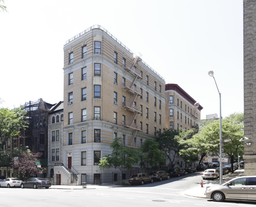 59 St Nicholas Pl in New York, NY - Building Photo