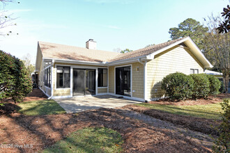 318 Vistamar Dr in Wilmington, NC - Building Photo - Building Photo