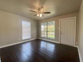 541 N San Gabriel Ave in San Antonio, TX - Building Photo - Building Photo