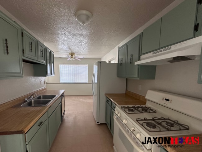 10919 Bywood Dr in El Paso, TX - Building Photo - Building Photo