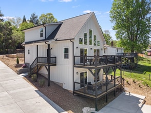 104 Remi Ln in Asheville, NC - Building Photo - Building Photo