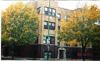 4900-4902 N Monticello Ave Apartamentos