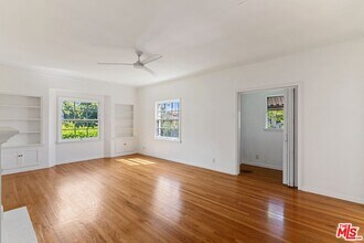 117 1/2 N Harper Ave in Los Angeles, CA - Foto de edificio - Building Photo