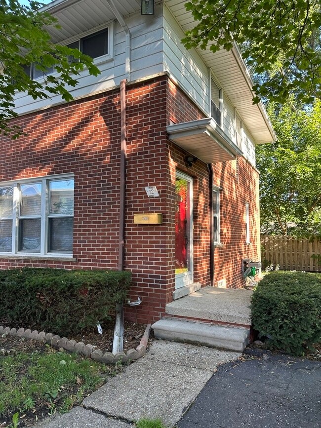 property at 2604 Rochester Rd