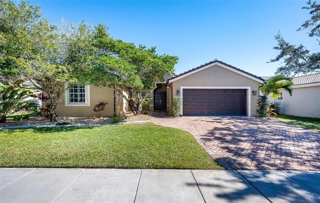 405 SW 198th Terrace in Pembroke Pines, FL - Building Photo - Building Photo