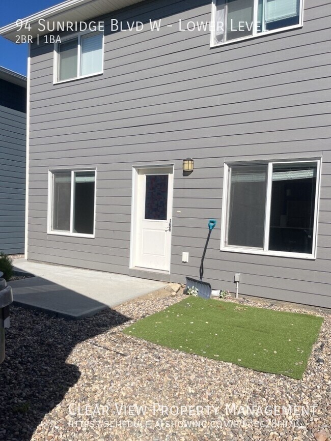 property at 94 Sunridge Blvd W