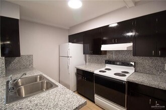 1112-11 Fern Ave W in McAllen, TX - Building Photo - Building Photo