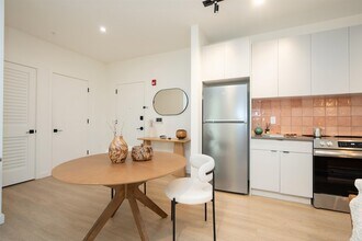 328 Pacific Ave, Unit 203 in Jersey City, NJ - Building Photo - Building Photo