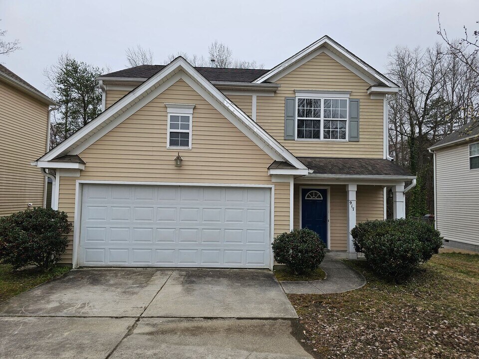 917 Avalon Acres Ct in High Point, NC - Building Photo