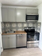 23 SE 12th St, Unit 18 in Dania Beach, FL - Building Photo - Building Photo