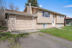 812 Chestnut St in Cheney, WA - Building Photo