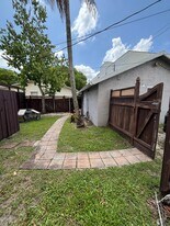 1715 Buchanan St in Hollywood, FL - Building Photo