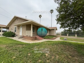 494 Electric Ave in Riverside, CA - Foto de edificio - Building Photo